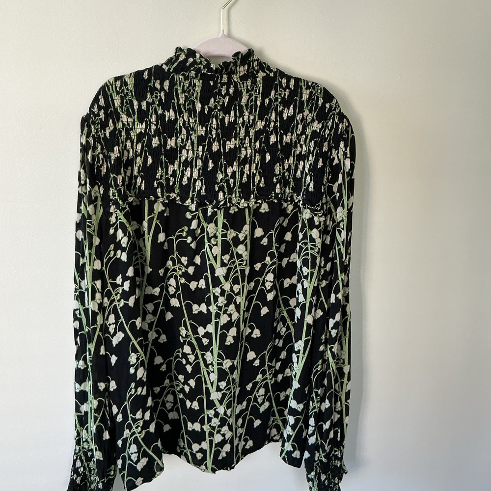 Elizabeth James The Label Ellery Blouse in Sprig Floral Print. size is XL - Picture 5 of 8